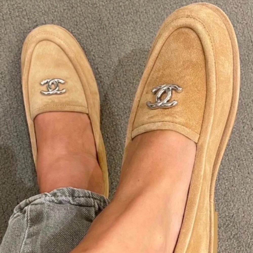 CHANEL beige shearling loafers 38 EUC